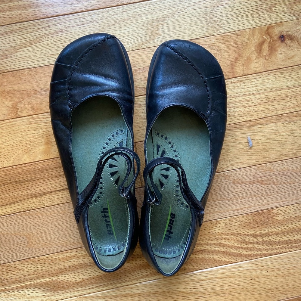 Earth Mary Janes, black, size 7.5.
